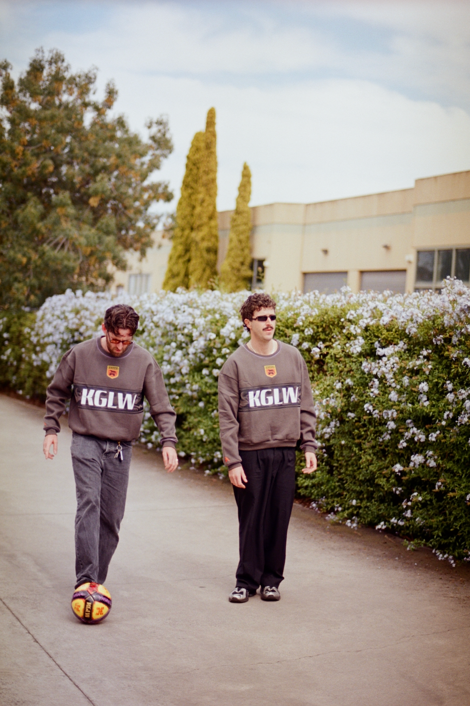 KGLW x MUNDIAL x R.SPORT Football Box Crew